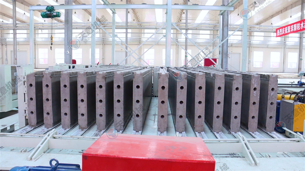 新型墙板机一机多用丨天生赢家凯发一触即发让建筑更简单